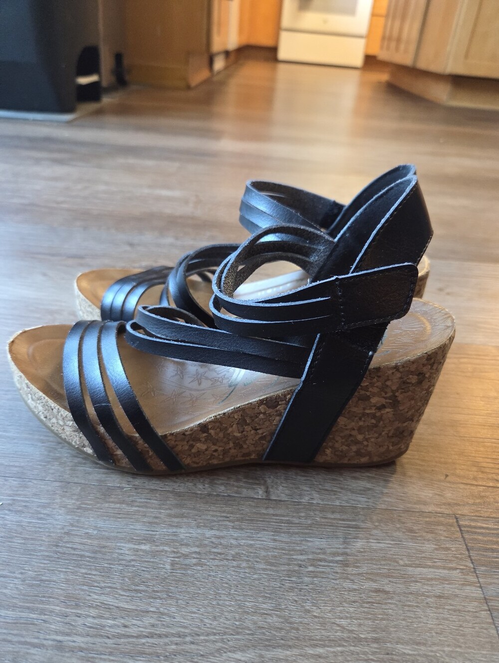 Blowfish The Perfect Wedge Cork & Black Leather Strappy Heels Womens Size 8.5 - Picture 4 of 9